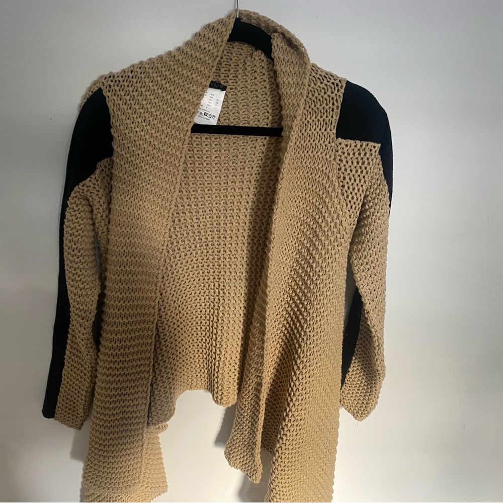 Cardigan - Picture 2 of 4